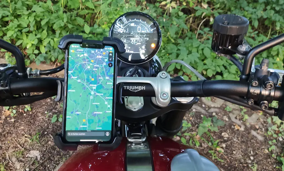 Handyhalter Joyroom JR-ZS398 im Test, am Lenker fotografiert mit Handy.