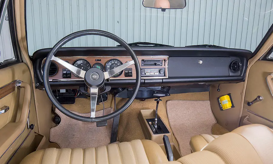 Der Innenraum des Opel Commodore A Coupé.