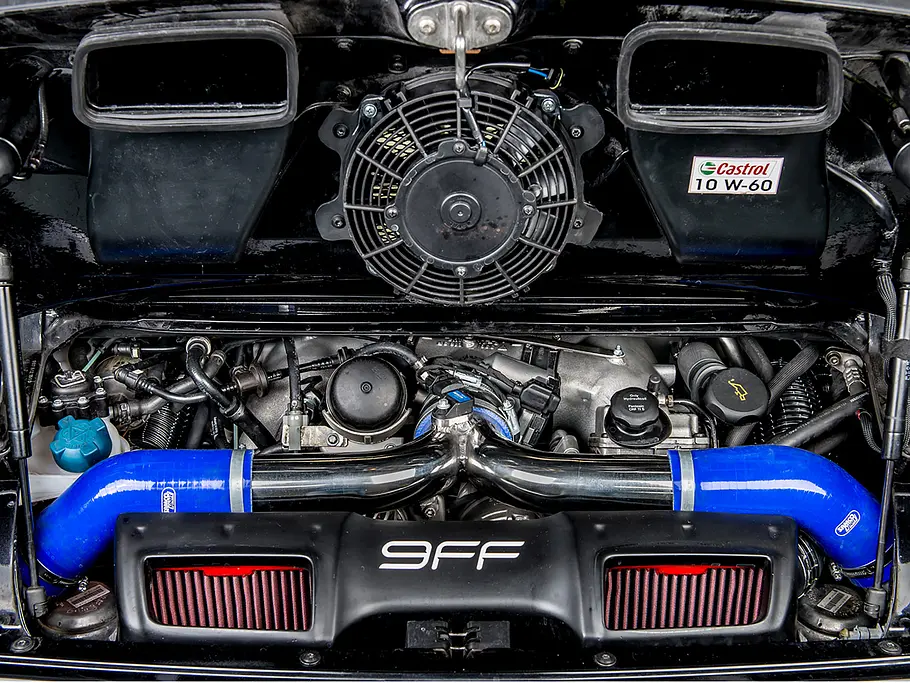 Blick auf den Motor des 9ff F 97 A-Max.