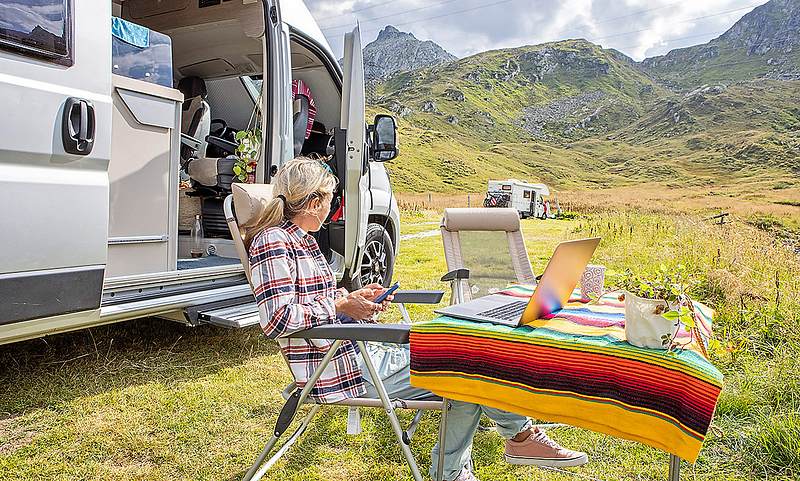 Mobiles Büro im Wohnmobil einrichten