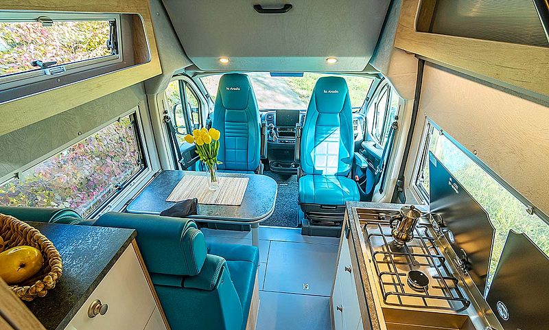 Schicker Hochdach-Campervan für vier