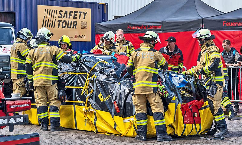 So löscht die Feuerwehr E-Auto-Brände