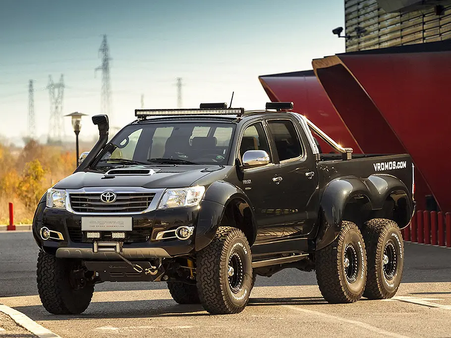 Toyota Hilux 6x6 Vromos