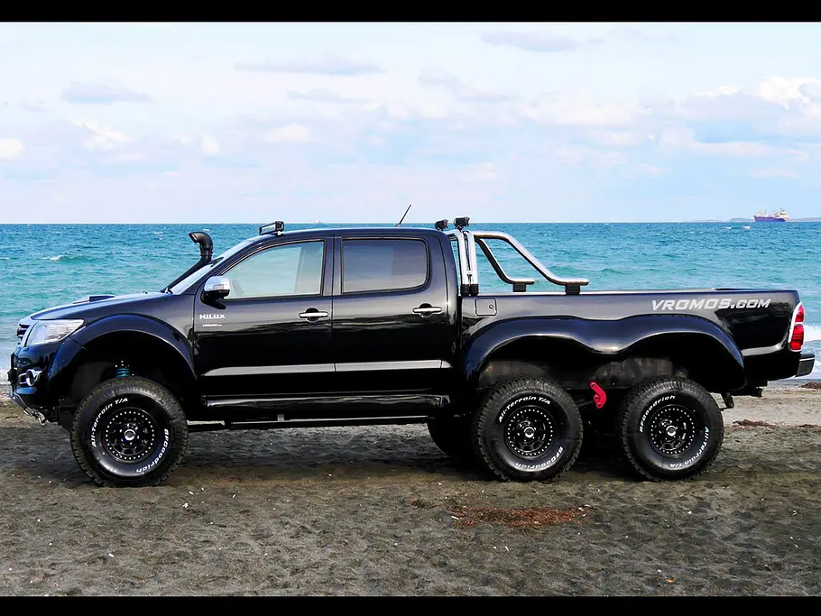 Toyota Hilux 6x6 Vromos