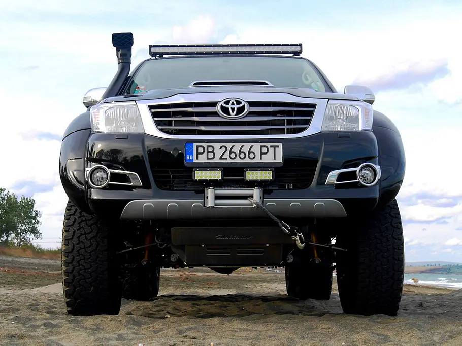 Toyota Hilux 6x6 Vromos