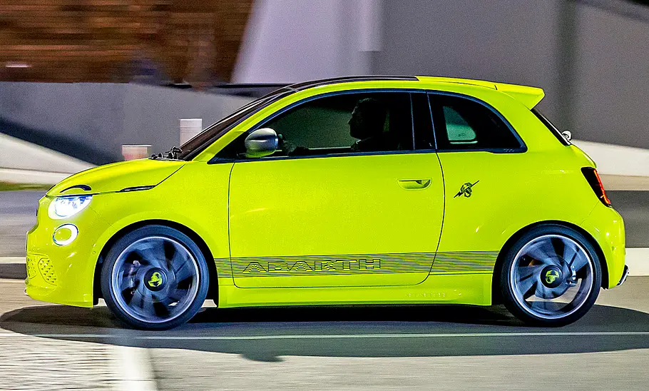 Abarth 500e (2022) Abarth 500e (2022)