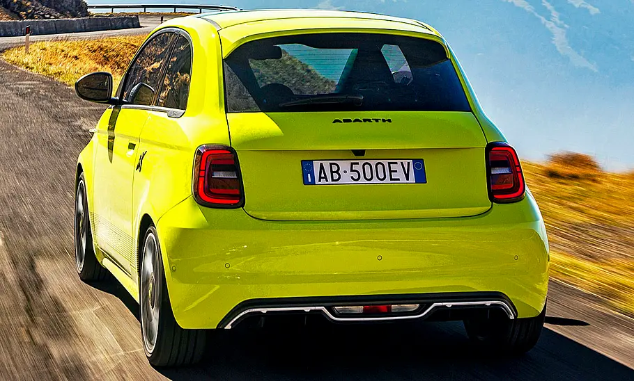 Abarth 500e (2022) Abarth 500e (2022)