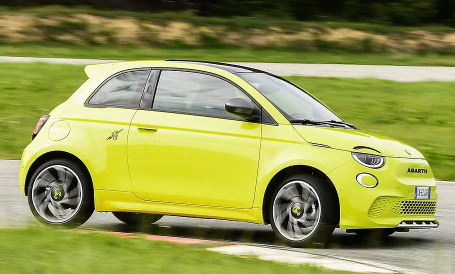 Abarth 500e (2023)