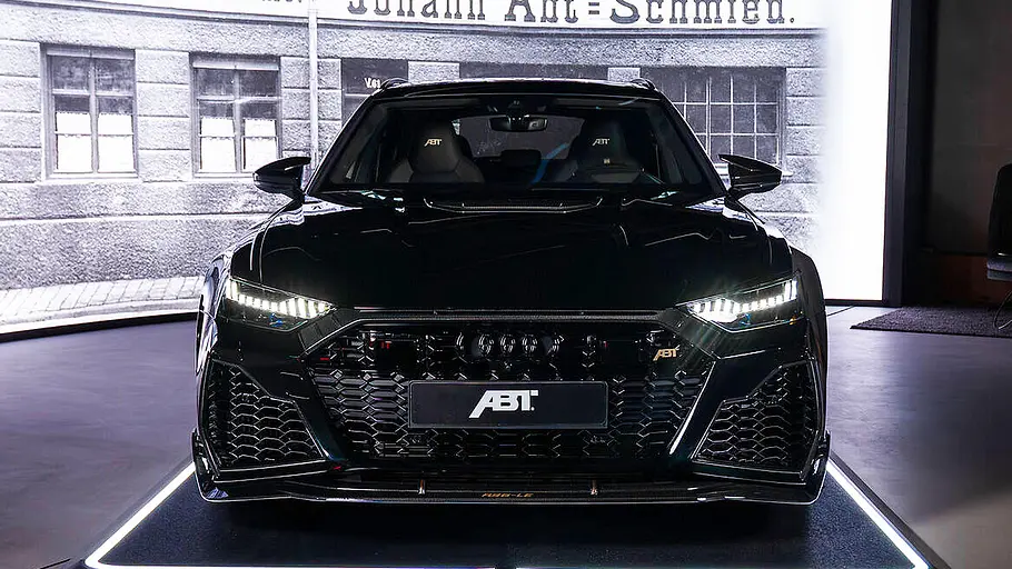 Blick von vorne auf die Abt RS 6 Legacy Edition 800.