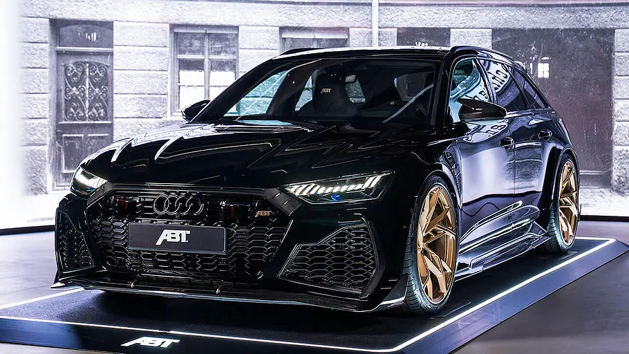 Blick von schräg vorne auf die Abt RS 6 Legacy Edition 800.