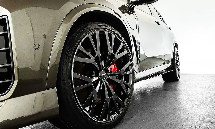 BMW X5 von AC Schnitzer; stehend; SUV; Außenansicht; Detailansicht; Felge; Rad
