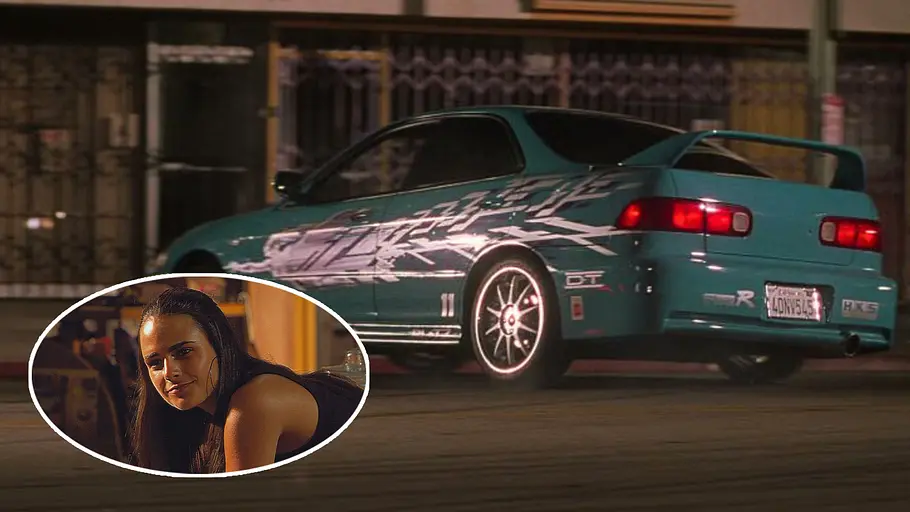 Der Acura Integra von Mia Toretto fahrend von hinten