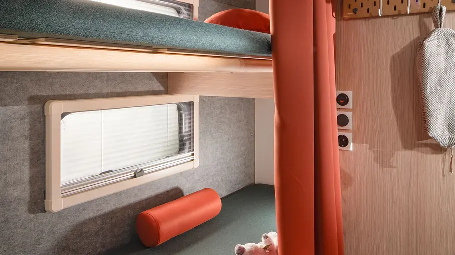 Adria Aviva Lite 360 DK Das Etagenbett im Heck des Adria Aviva Lite.