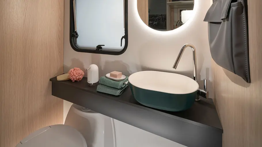 Adria Aviva Lite 360 DK Das Badezimmer im Adria Aviva Lite im Detail.
