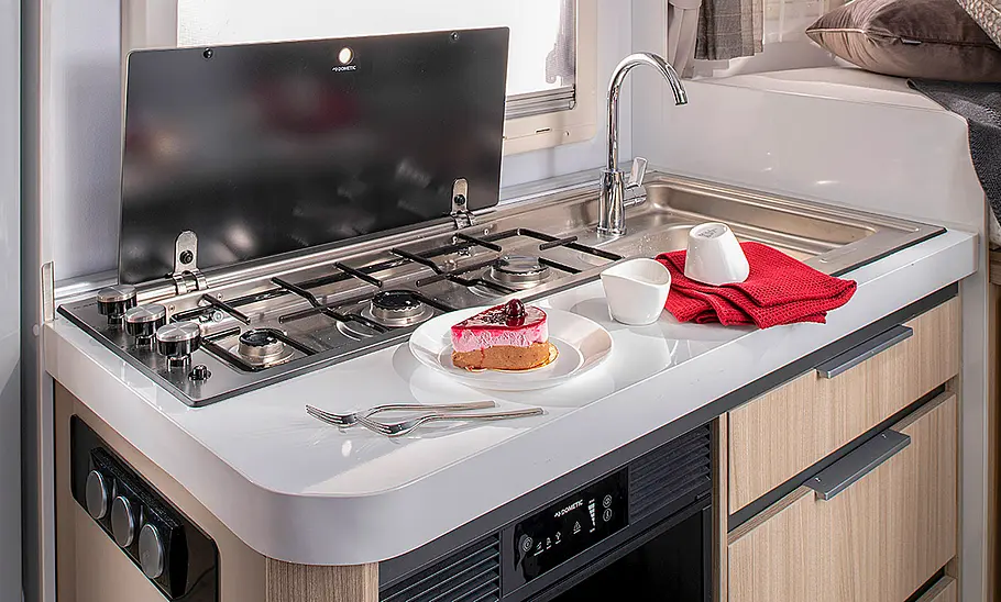 Adria Compact (2024); Innenansicht, Küche