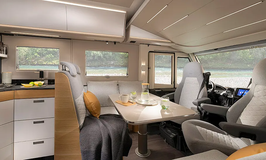 Adria Sonic (2022); Innenansicht Essbereich