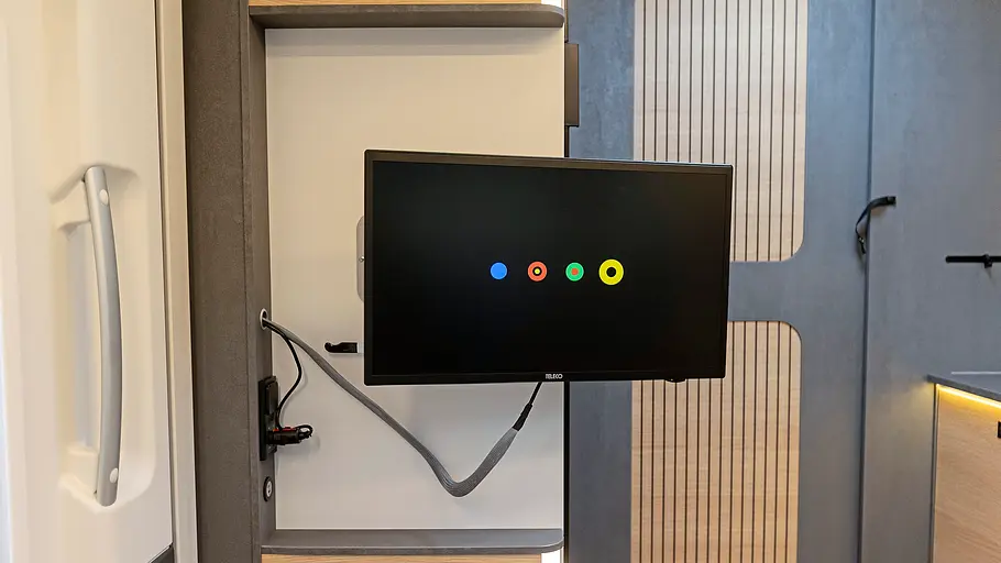 Monitor im Ahorn Camp T 640 First Edition.