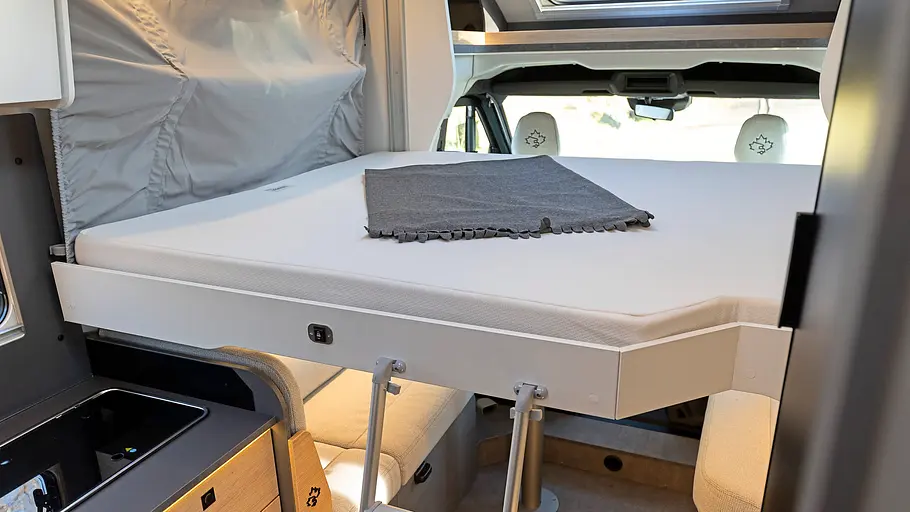 Elektrisches Hubbett im Ahorn Camp T 640 First Edition.