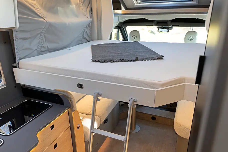 Elektrisches Hubbett im Ahorn Camp T 640 First Edition.