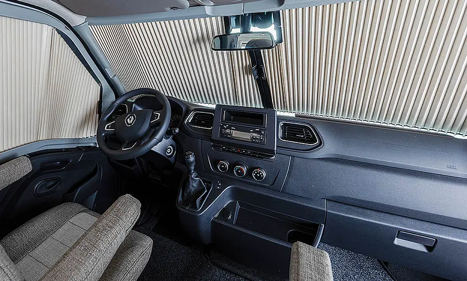 Ahorn Camp Van 550 (2024) Das Bild zeigt das Cockpit des Ahorn Camp Van 550 (2024).