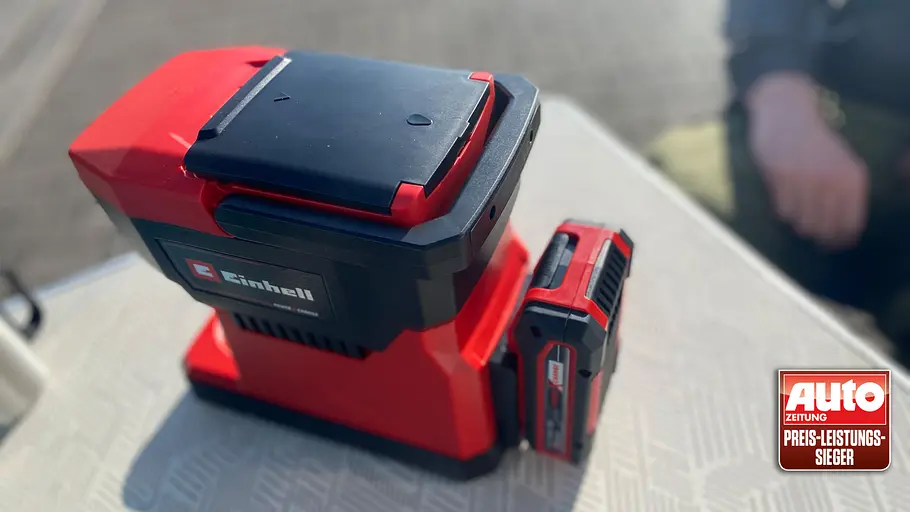 Akku-Kaffeemaschine von Einhell im Test, fotografiert von oben.