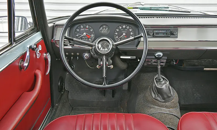 Alfa Romeo Giulia 1.6 TI Das Cockpit der Alfa Romeo Giulia 1.6 TI.