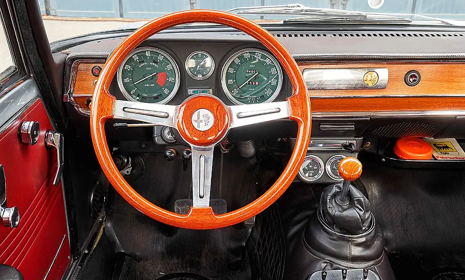 Das Cockpit des Alfa Romeo Giulia Super 1.3.