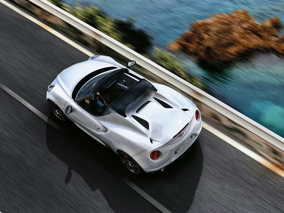 Alfa Romeo 4C Spider (2015) Alfa Romeo 4C Spider Roadster Preis Marktstart Vogelperspektive