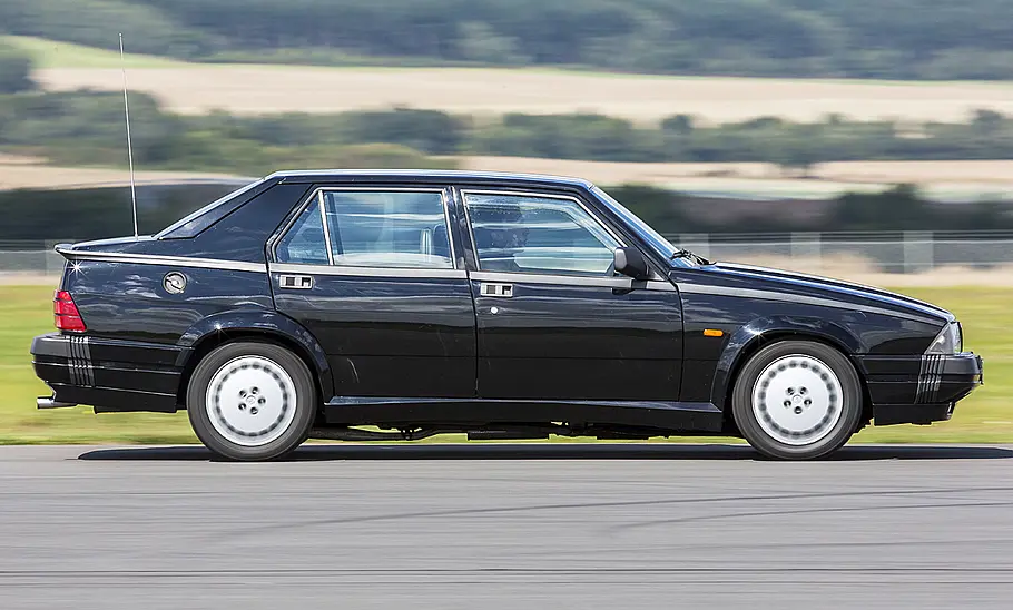 Alfa Romeo 75