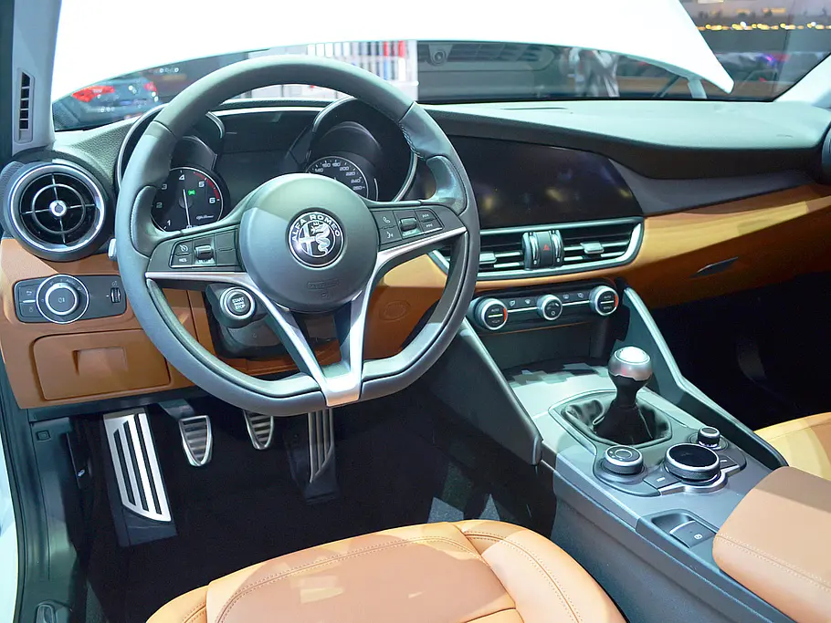 Alfa Romeo Giulia (2016)