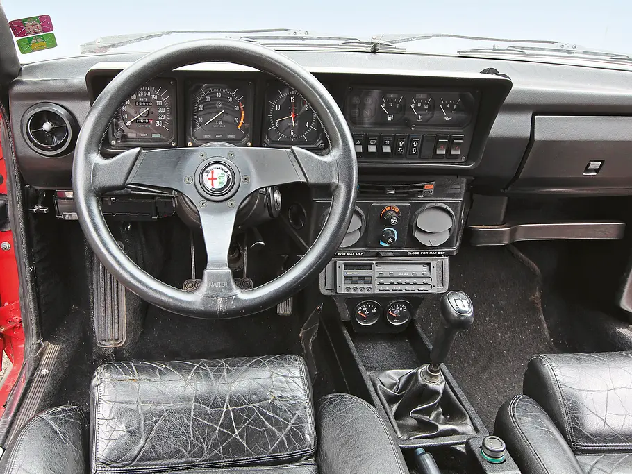 Alfa GTV6 2.8 Gleich-Tuning Fahrbericht Bilder technische Daten Cockpit