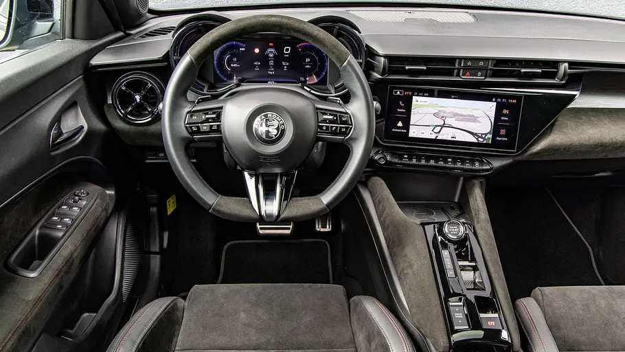 Alfa Romeo Junior Das Cockpit des Alfa Romeo Junior