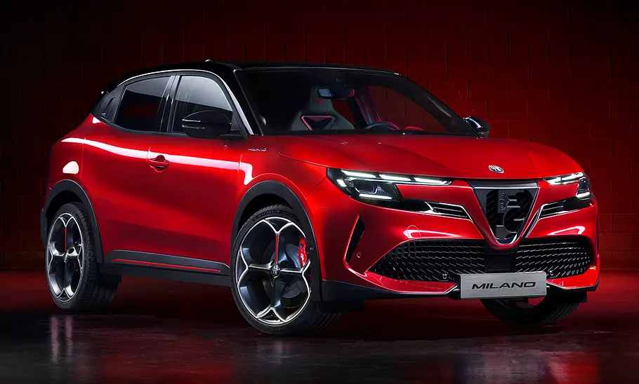 Alfa Romeo Junior Elettrica (2024) Alfa Romeo Junior Elettrica (2024) statisch von schräg vorne fotografiert.