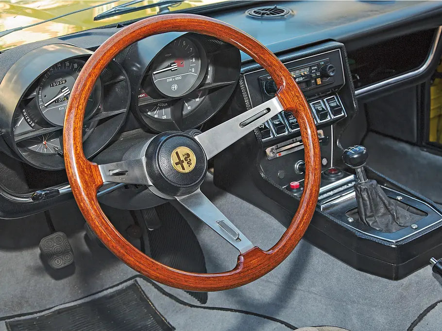 Alfa Romeo Montreal Vergleich Bilder technische Daten Oldtimer Cockpit