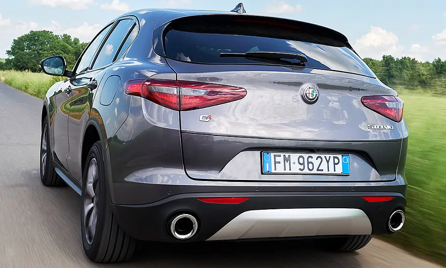 Alfa Romeo Stelvio 2.0 Turbo 16V Q4 Alfa Romeo Stelvio 2.0 Turbo 16V Q4