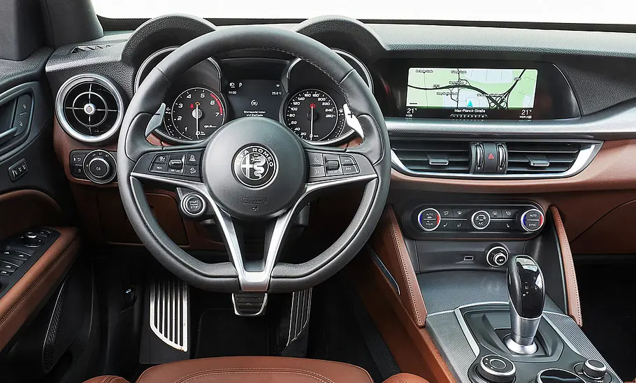 Alfa Romeo Stelvio 2.0 Turbo 16V Q4 Alfa Romeo Stelvio 2.0 Turbo 16V Q4