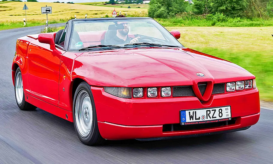 Der Alfa Romeo R.Z. fahrend von vorne.