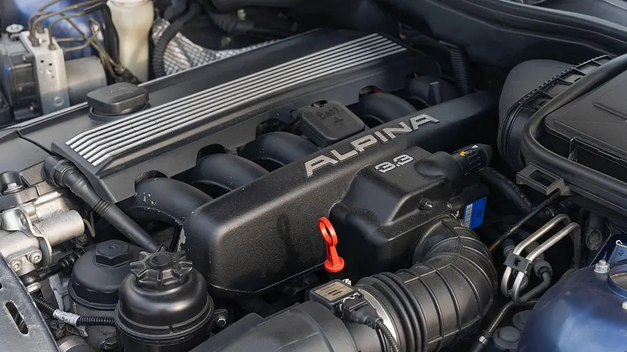 Alpina B10 3.3 Touring Der Motor des Alpina B10 3.3 Touring.
