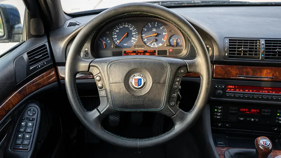 Alpina B10 3.3 Touring Das Cockpit des Alpina B10 3.3 Touring.