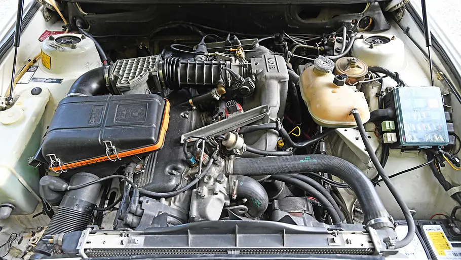 Alpina B10 3.5 Der Motor des Alpina B10 3.5.