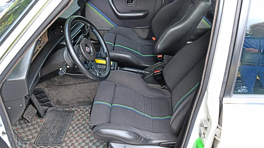 Alpina B10 3.5 Der Innenraum des Alpina B10 3.5.