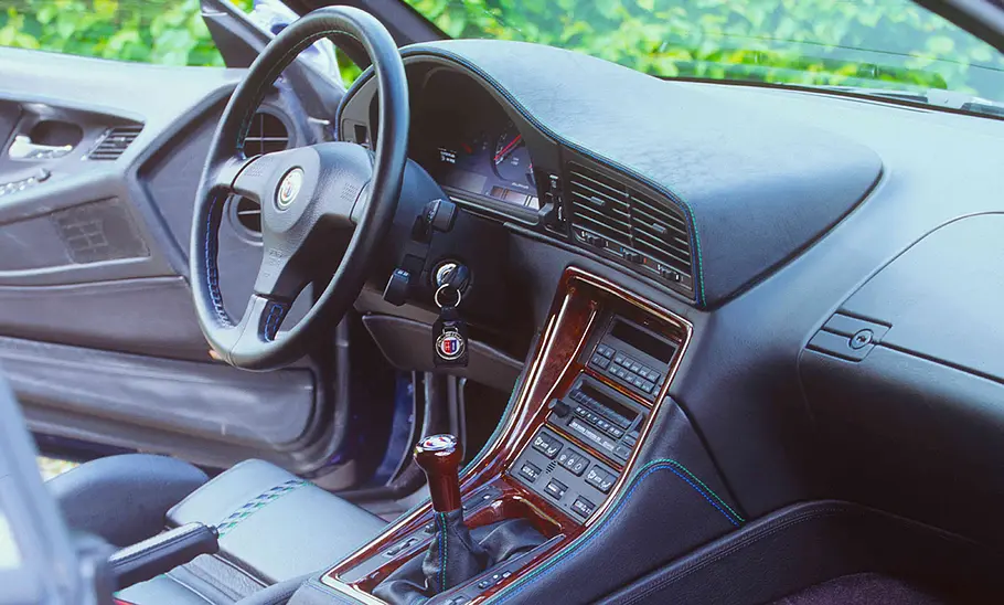 Alpina B12 5.7 Coupé Das Cockpit des Alpina B12 5.7 Coupé.