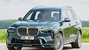 Der Alpina XB7 Manufaktur (2024) stehend von vorne fotografiert. - Foto: Alpina Der Alpina XB7 Manufaktur (2024) stehend von vorne fotografiert. - Foto: Alpina