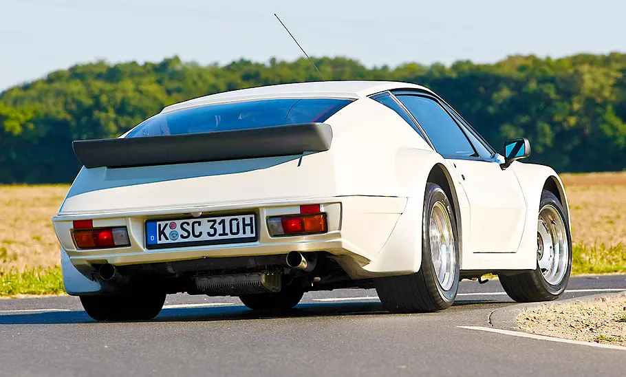Renault Alpine A310 Heckansicht fahrend