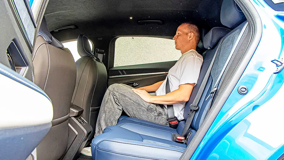 Alpine A390 GT Blick auf die Fondsitze im Innenraum des Alpine A390 GT.