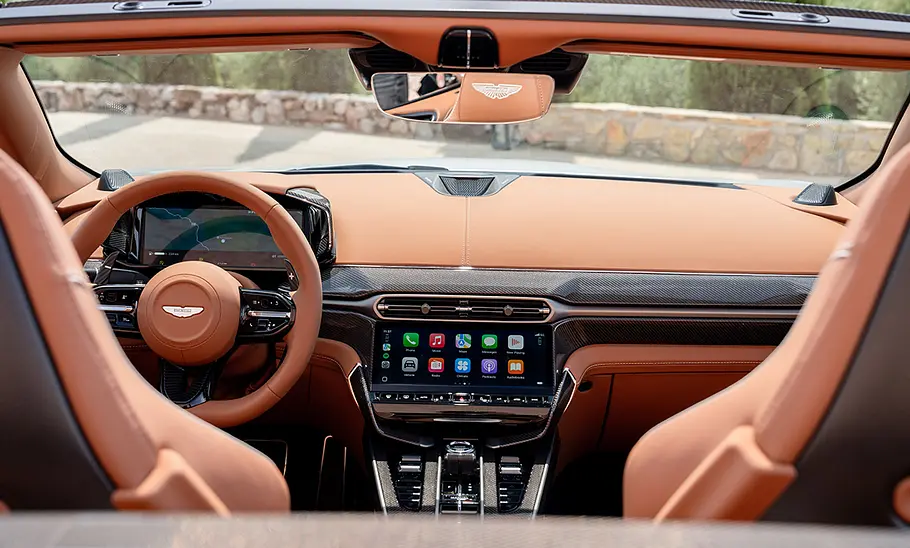 Das Cockpit des Aston Martin Vanquish Volante.