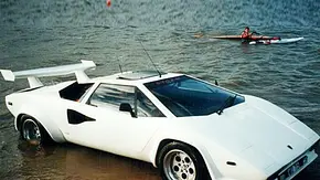 Lamborghini Countach als Amphibienfahrzeug