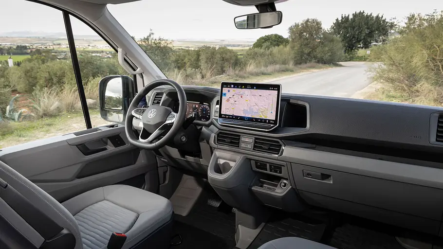 Blick ins Cockpit des VW Grand California 600.