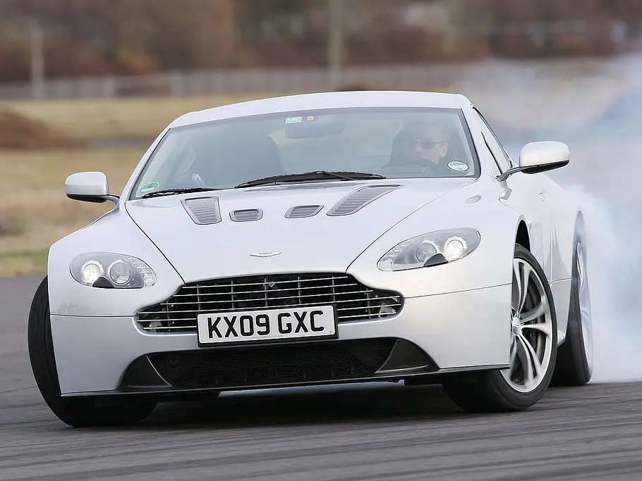 ASTON MARTIN V12 VANTAGE Schnelle Serienautos - Aston Martin V12 Vantage
