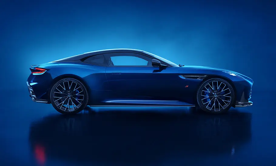 Der Aston Martin DB12 S (2026) in der Seitenansicht.
